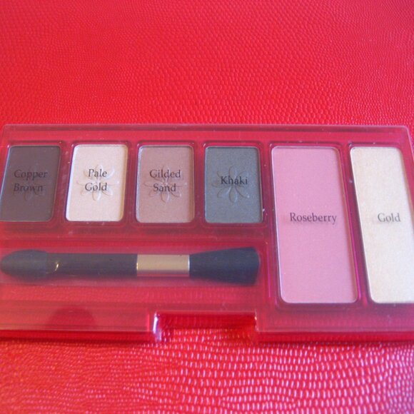Elizabeth Arden Red Compact Mirror Case + 2 Refill Eyeshadow Palettes, New - Picture 3 of 9